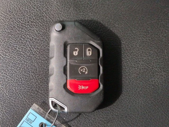 Used 2020 Gobi Clearcoat Jeep Sport image 28