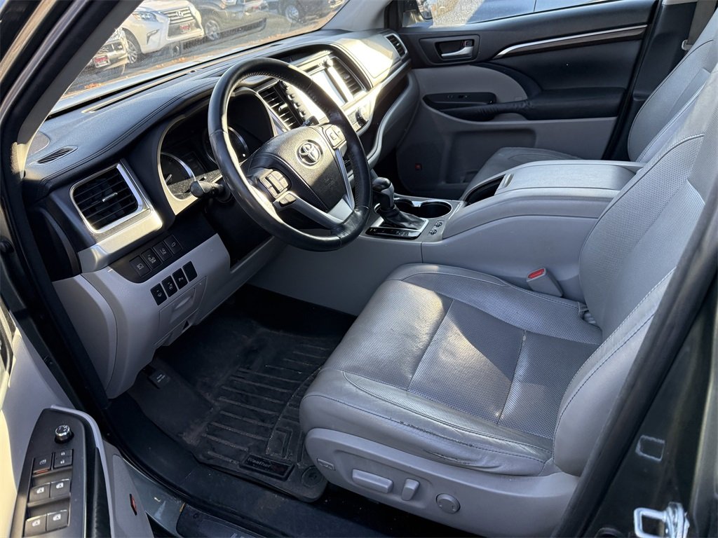 2014 Toyota Highlander Limited Platinum photo 3