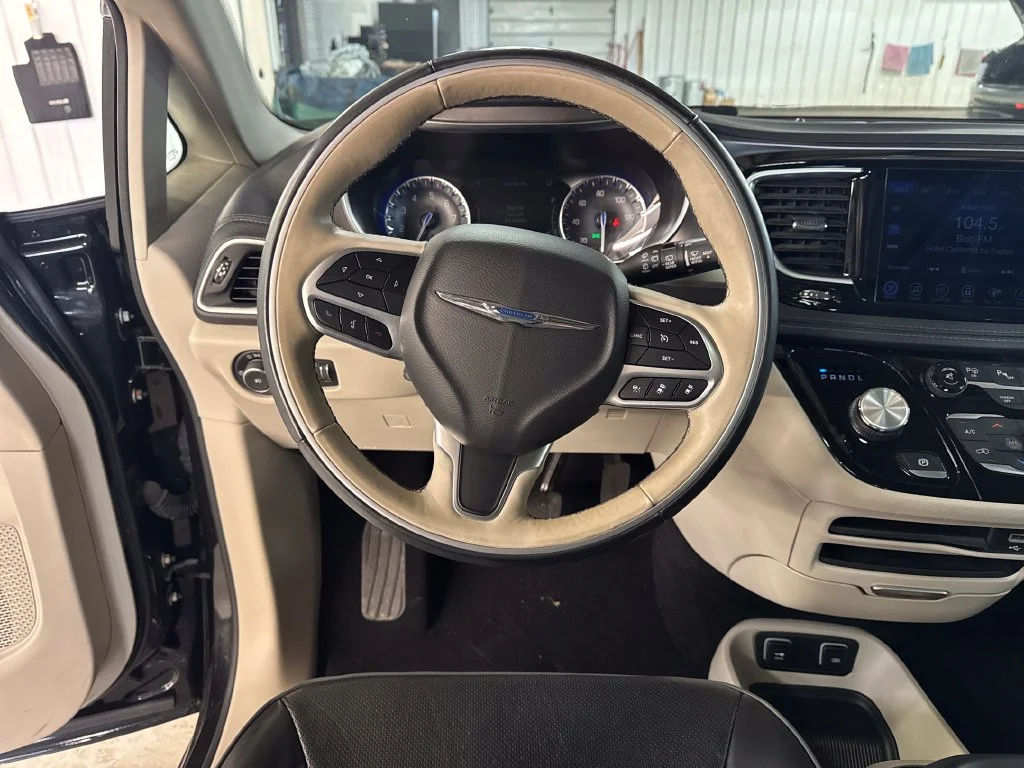Used 2017 Black Chrysler Limited image 16