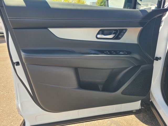 Used 2025 White Nissan SL image 18