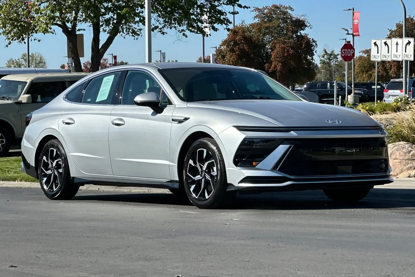 Certified Used 2025 Silver Hyundai SEL image 9