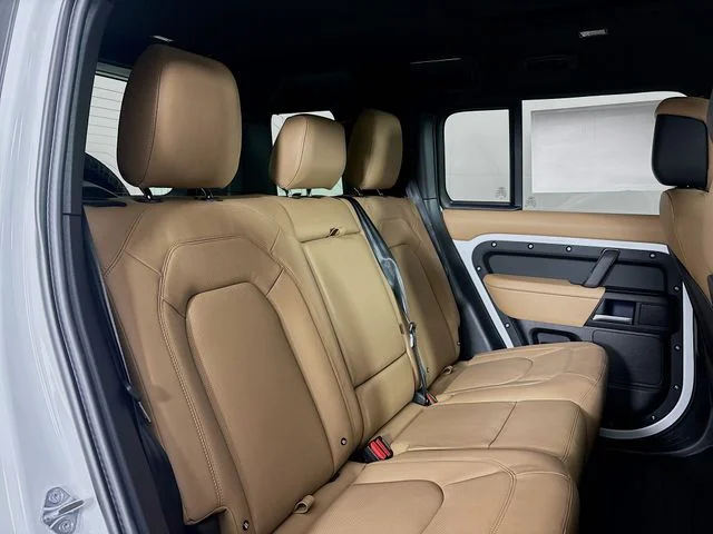 New 2026 White Land Rover X-Dynamic SE image 24