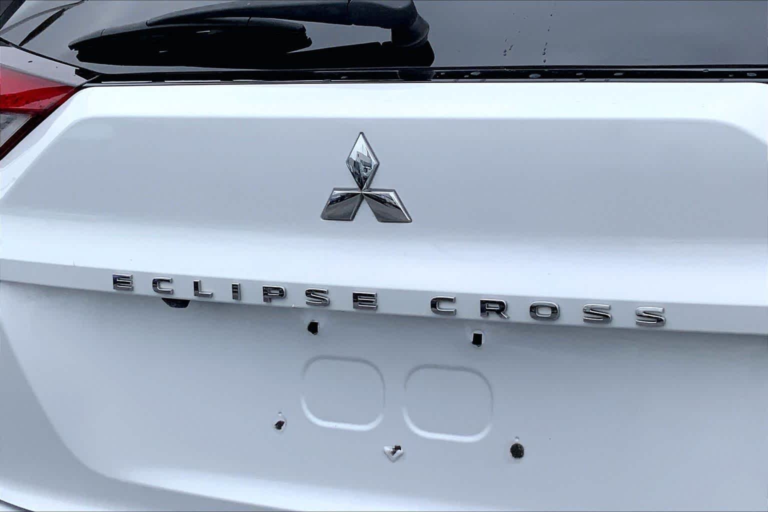 Used 2024 White Diamond Mitsubishi SE image 27