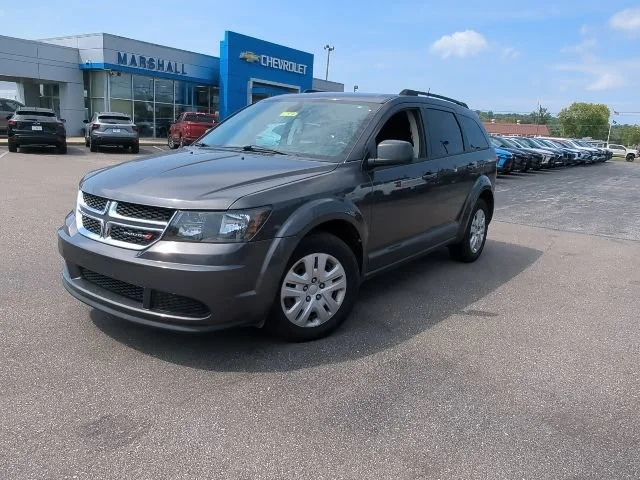 Used 2018  Dodge SE image 3