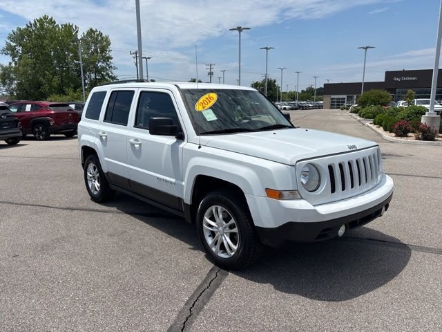 Used 2016 White Jeep Sport image 32