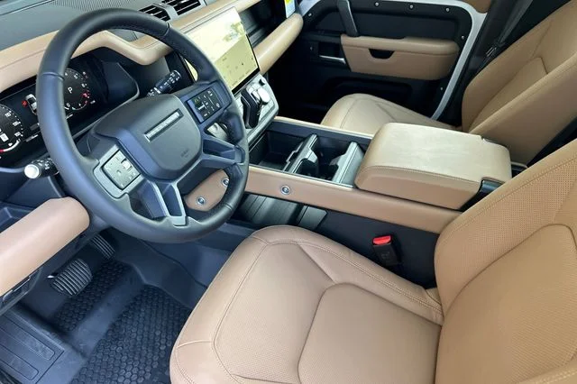 New 2026 Fuji White Land Rover X-Dynamic SE image 9