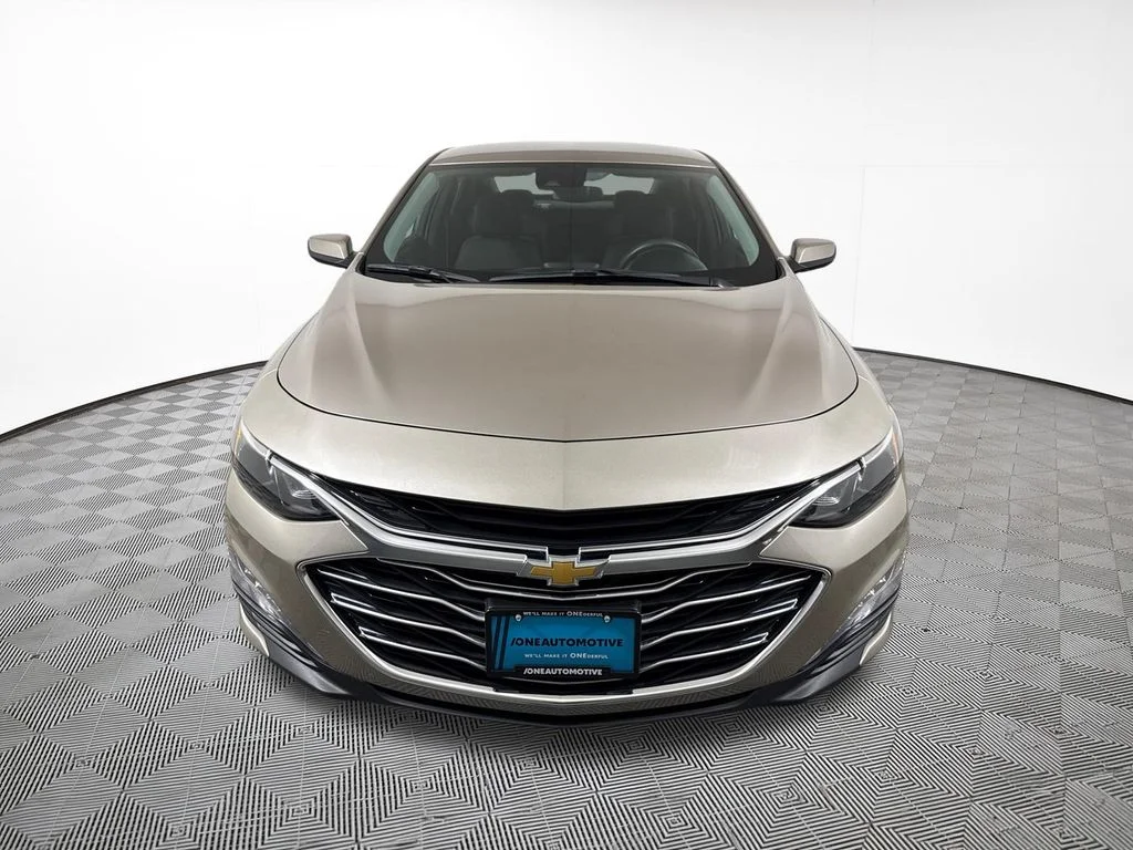 Used 2025 Gray Chevrolet LT image 3