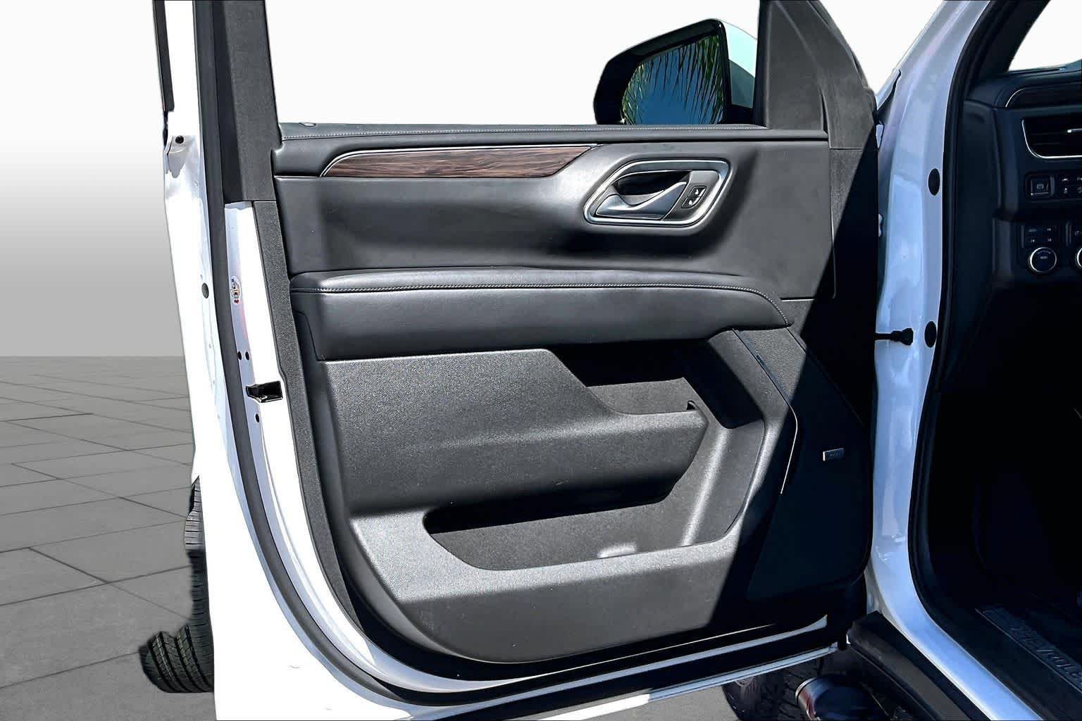 Used 2023 Summit White Chevrolet Z71 image 26