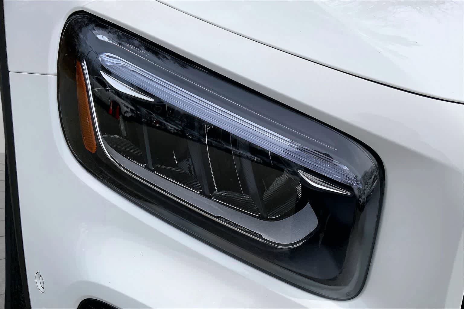 New 2026 Polar White Mercedes-Benz GLB 250 image 17