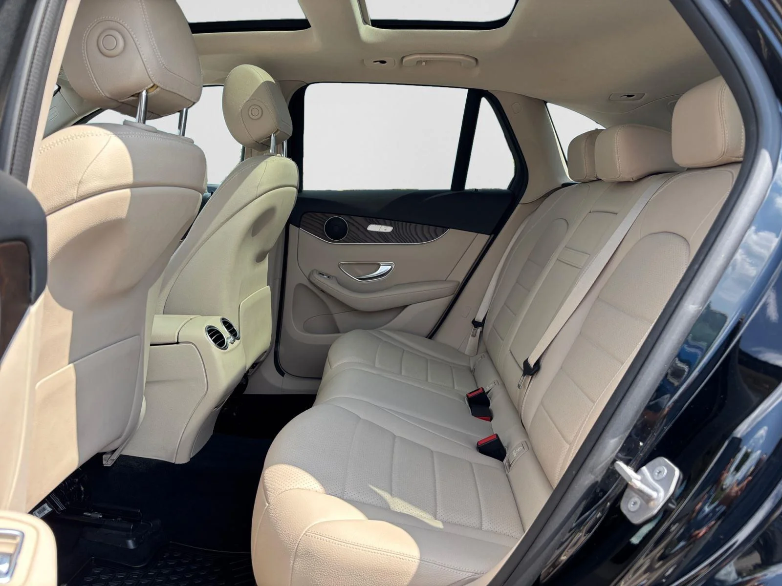 Used 2019 Black Mercedes-Benz GLC 300 image 39