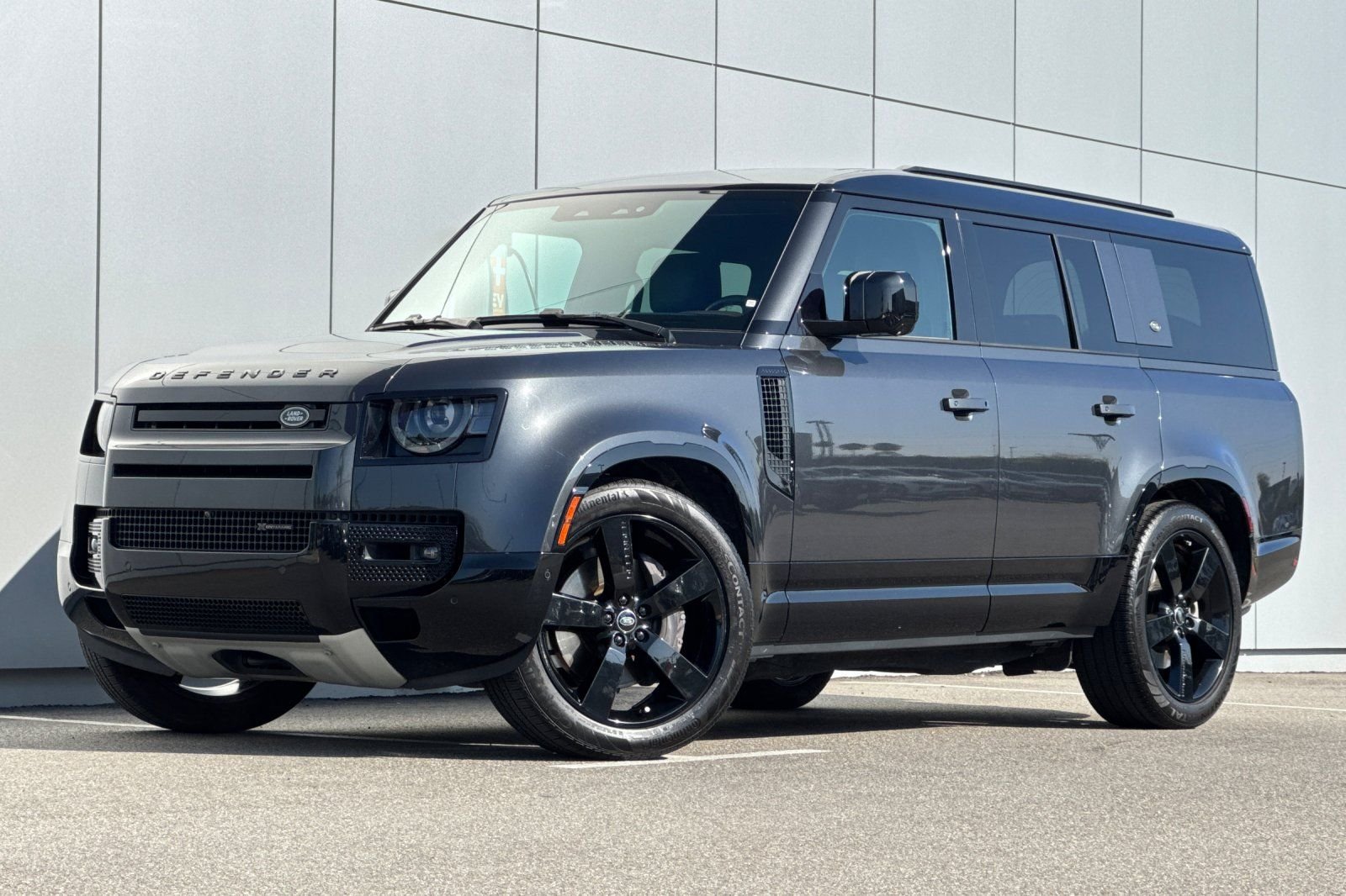Used 2023 Carpathian Grey Premium Metallic Land Rover X-Dynamic SE image 1