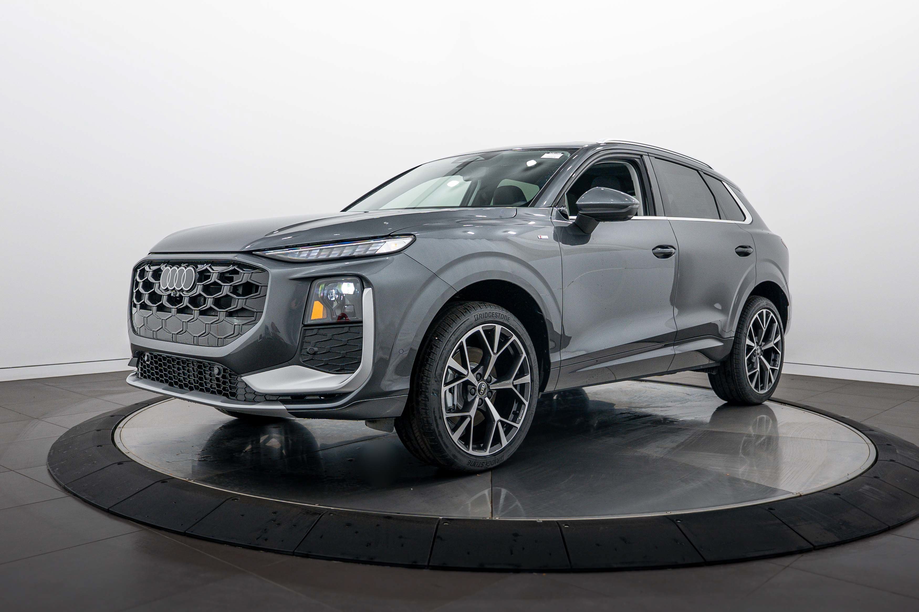 New 2026 Daytona Gray Audi S line image 7