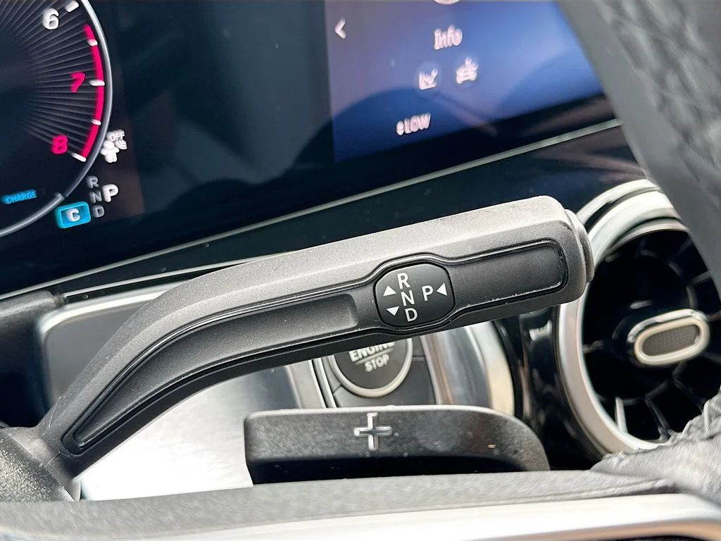 Used 2025  Mercedes-Benz GLB 250 image 17