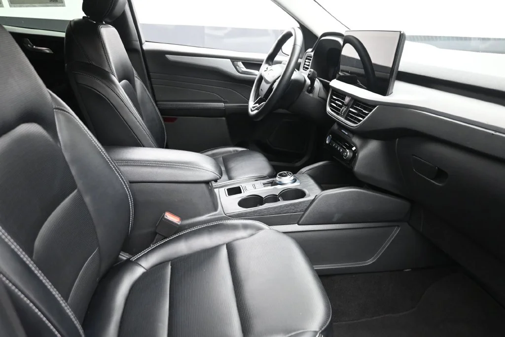 Used 2025 Silver Ford Platinum image 9