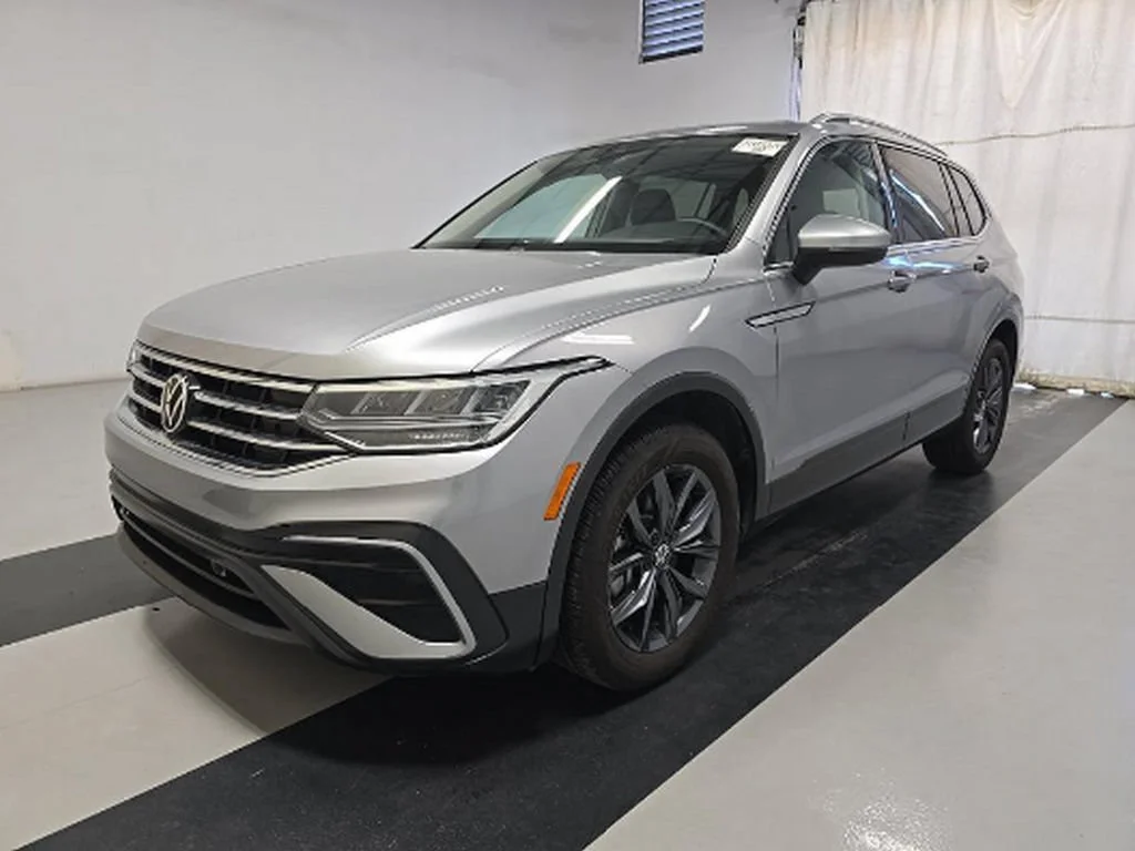 Used 2023 Silver Metallic Volkswagen 2.0T SE image 2