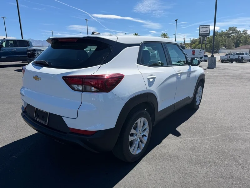 Used 2022 SUMMIT WHITE Chevrolet LS image 3