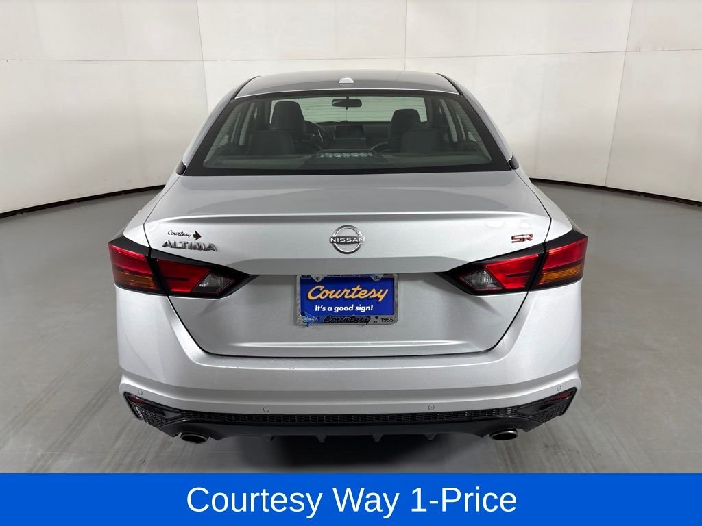 Used 2024 Silver Nissan 2.5 SR image 9