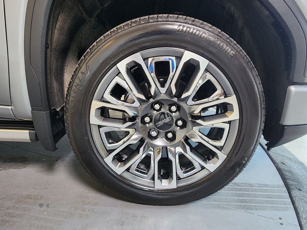 Used 2025 Silver GMC Denali Ultimate image 11