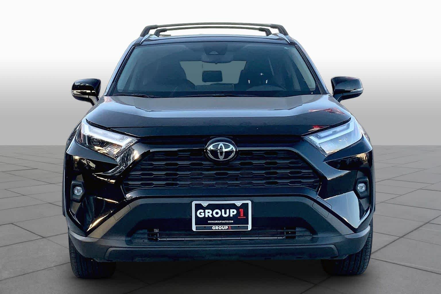 Used 2025 Midnight Black Metallic Toyota XLE Premium image 4