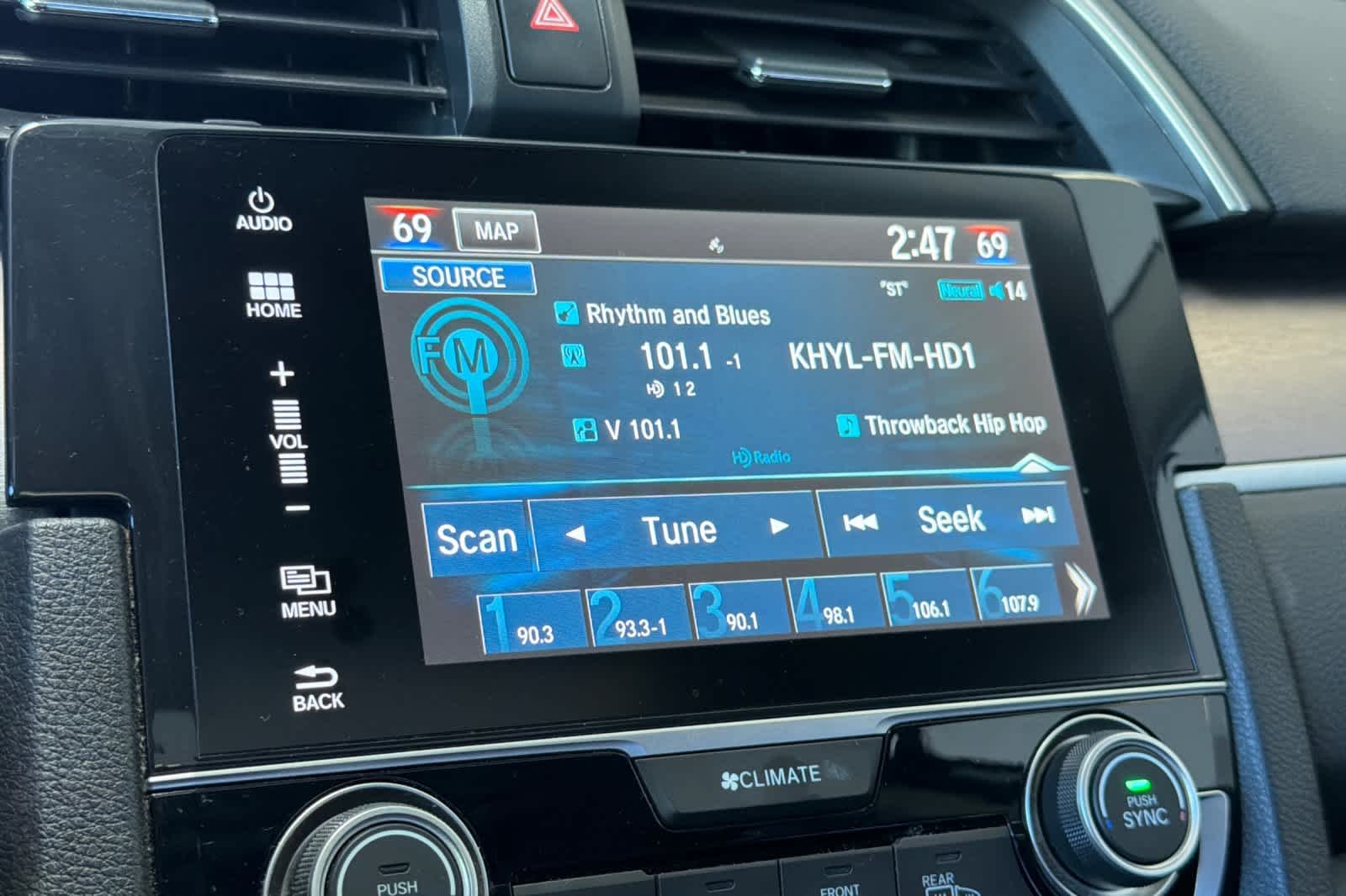 Used 2017  Honda Touring image 18