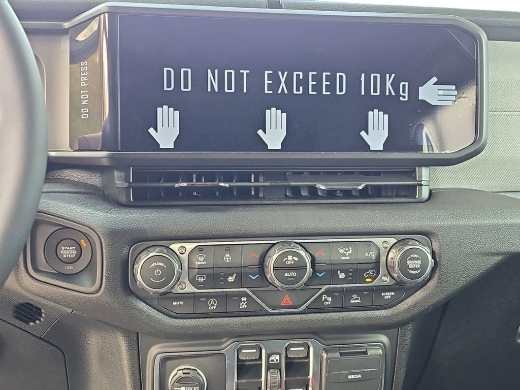 2025 Jeep Wrangler 4-Door Willys - Photo 18