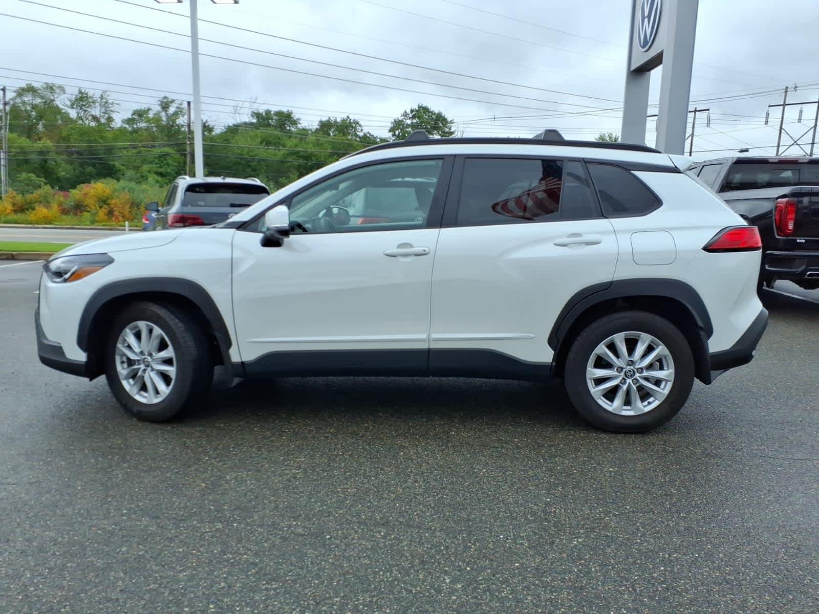 Used 2023 Wind Chill Pearl Toyota LE image 8