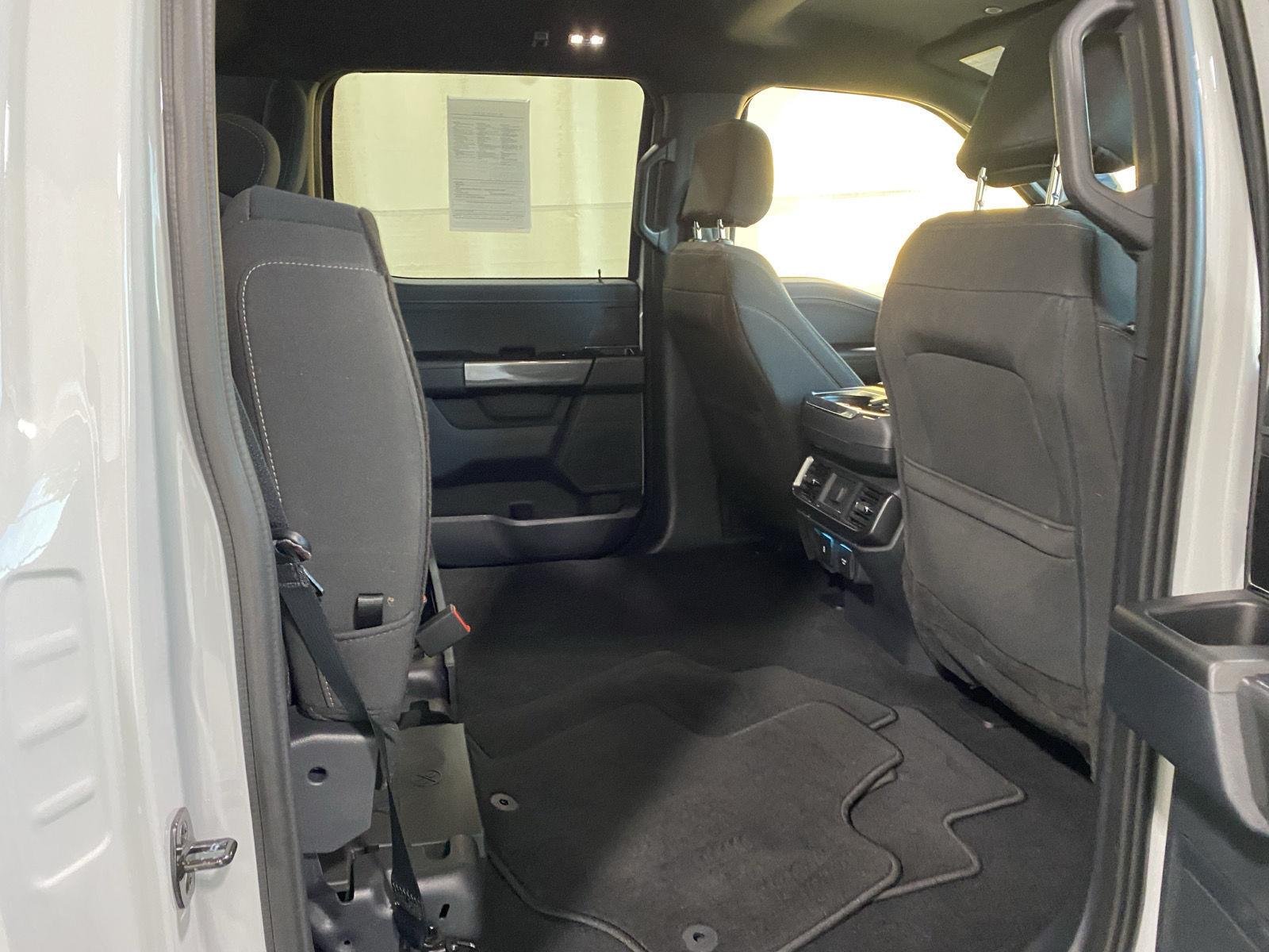 Used 2023 Avalanche Gray Ford XLT image 14