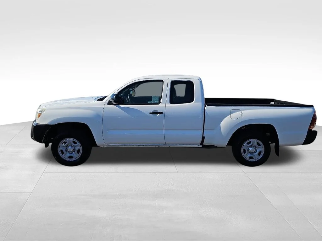 Used 2015 White Toyota Base image 6
