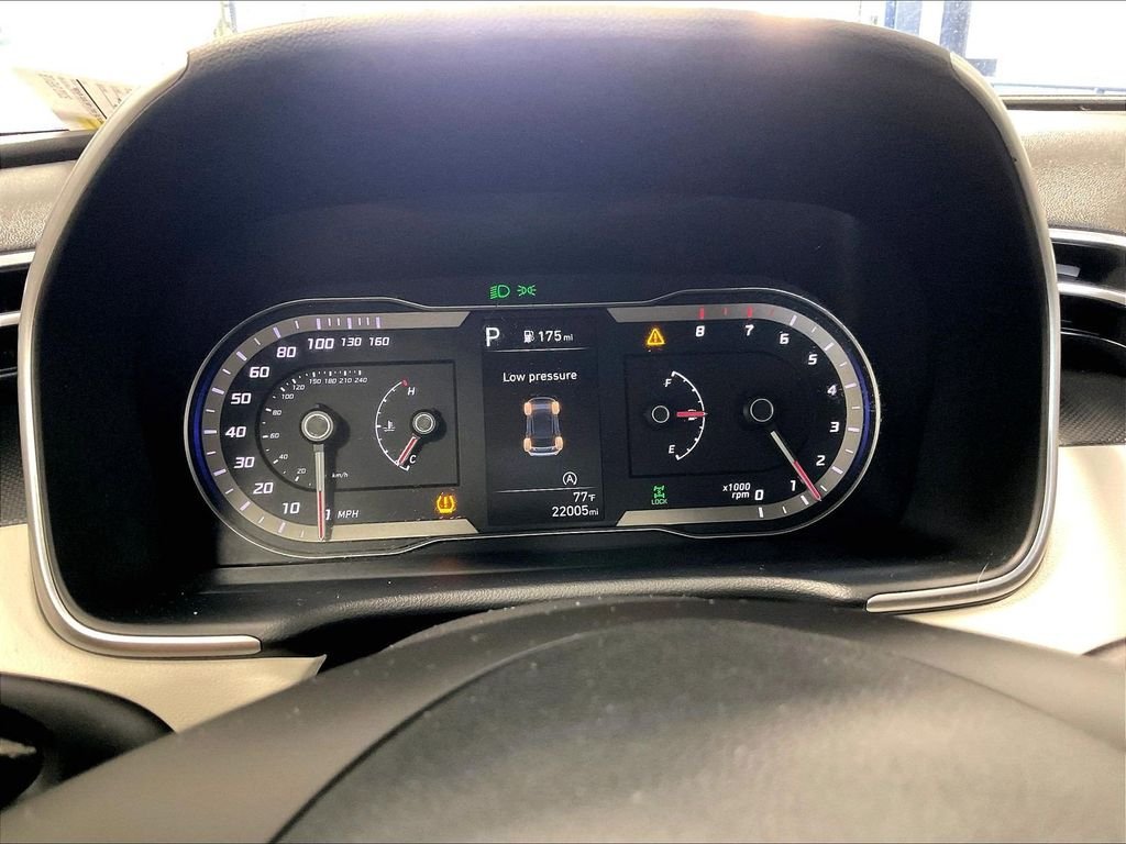 Used 2023 White Hyundai SE image 24