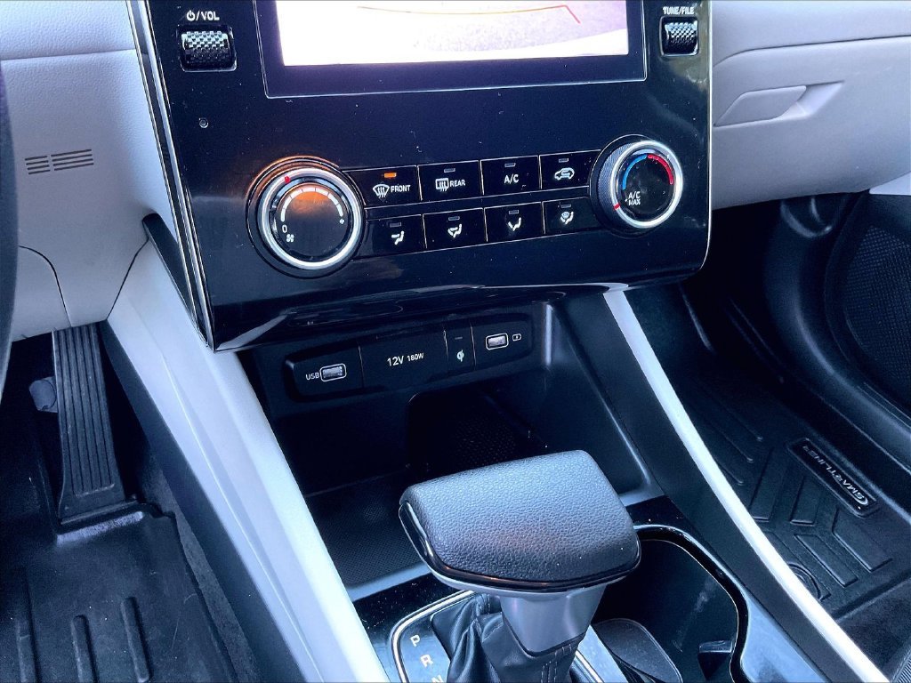 Used 2023 White Hyundai SEL image 25