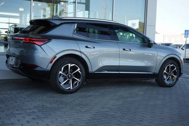 2025 Chevrolet Equinox EV LT - Photo 21