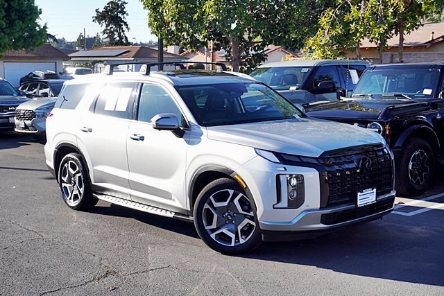 Used 2025 Silver Hyundai SEL Premium image 2