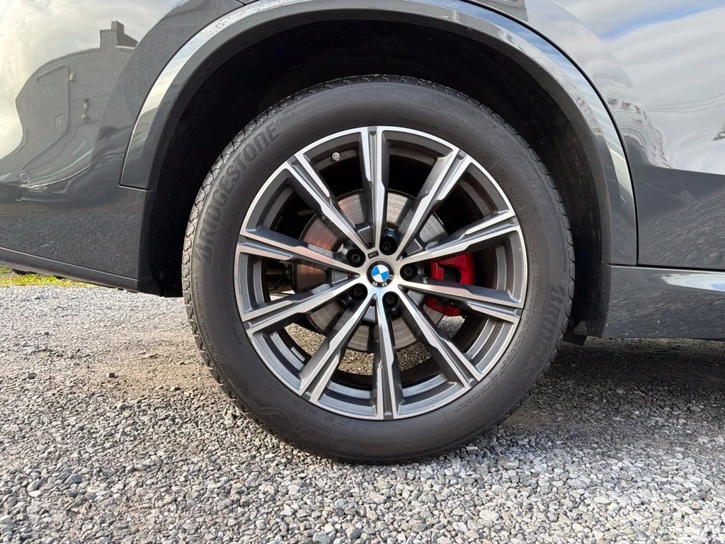 Used 2025 Gray BMW xDrive40i image 11