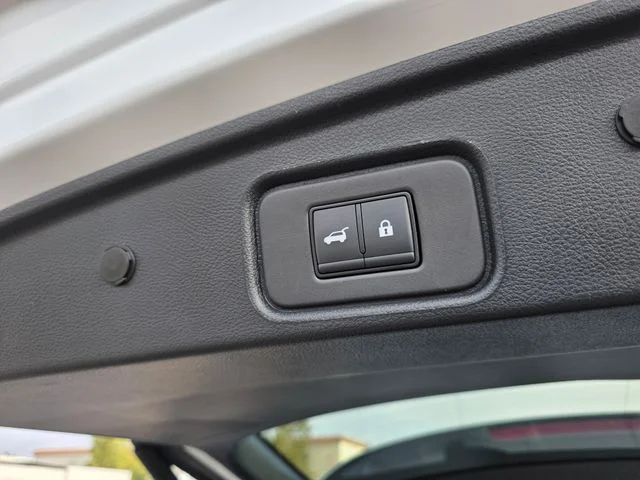 2025 Nissan Pathfinder SV - Photo 11