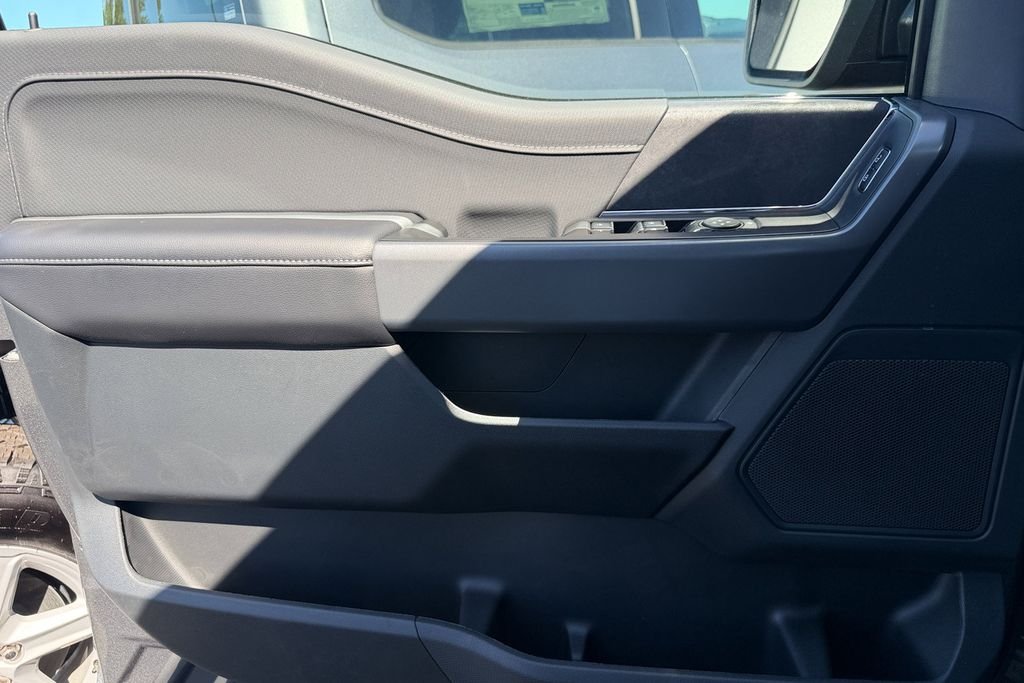 New 2026 Carbonized Gray Metallic Ford XLT image 17