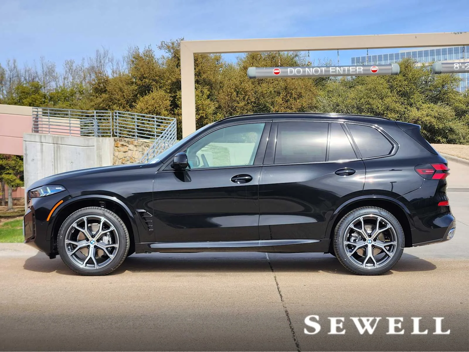 New 2026 Black Sapphire Metallic BMW sDrive40i image 2