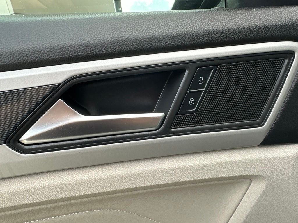 2021 Volkswagen Atlas SE w/Tech R-Line - Photo 12
