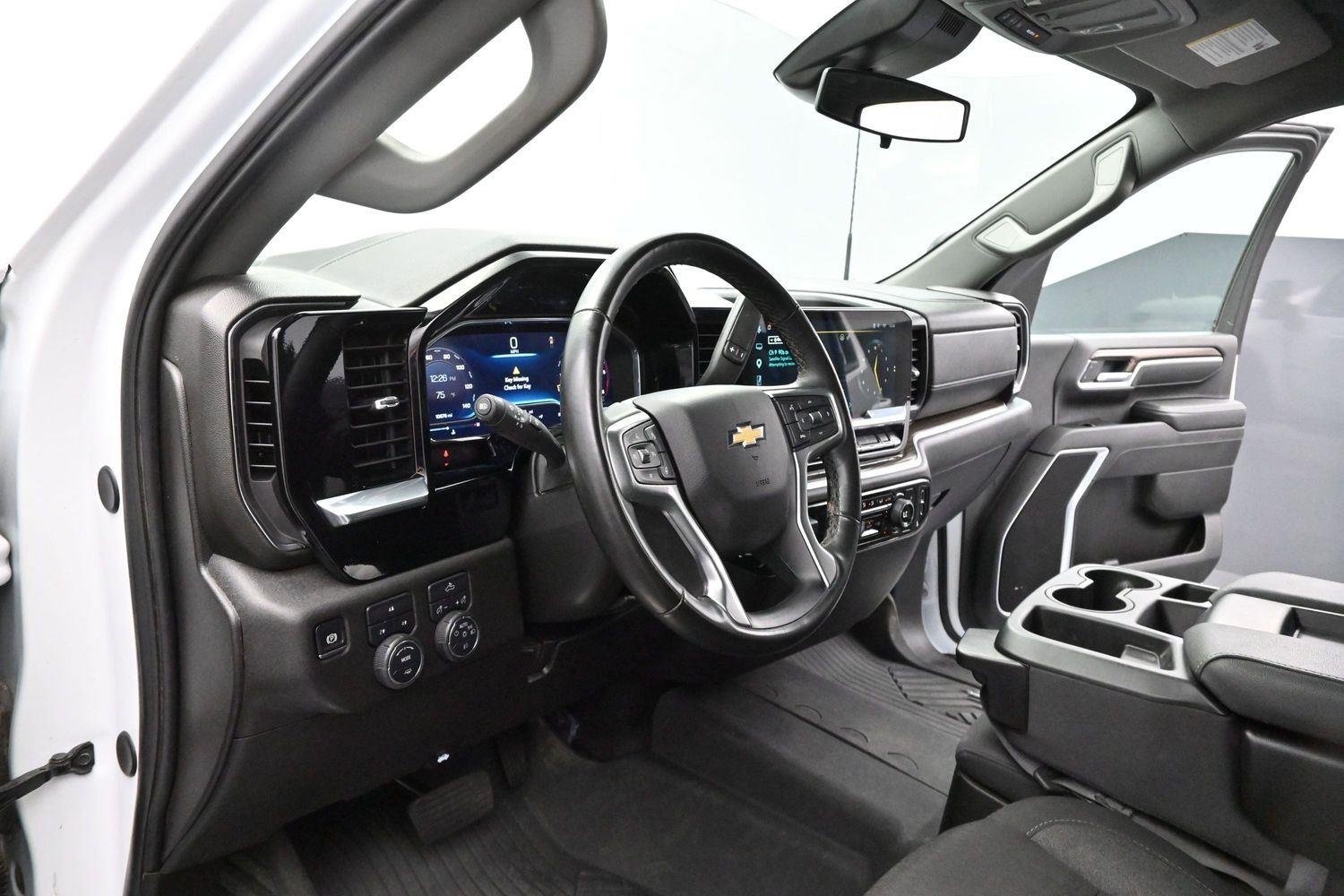 Used 2025 Summit White Chevrolet LT image 13