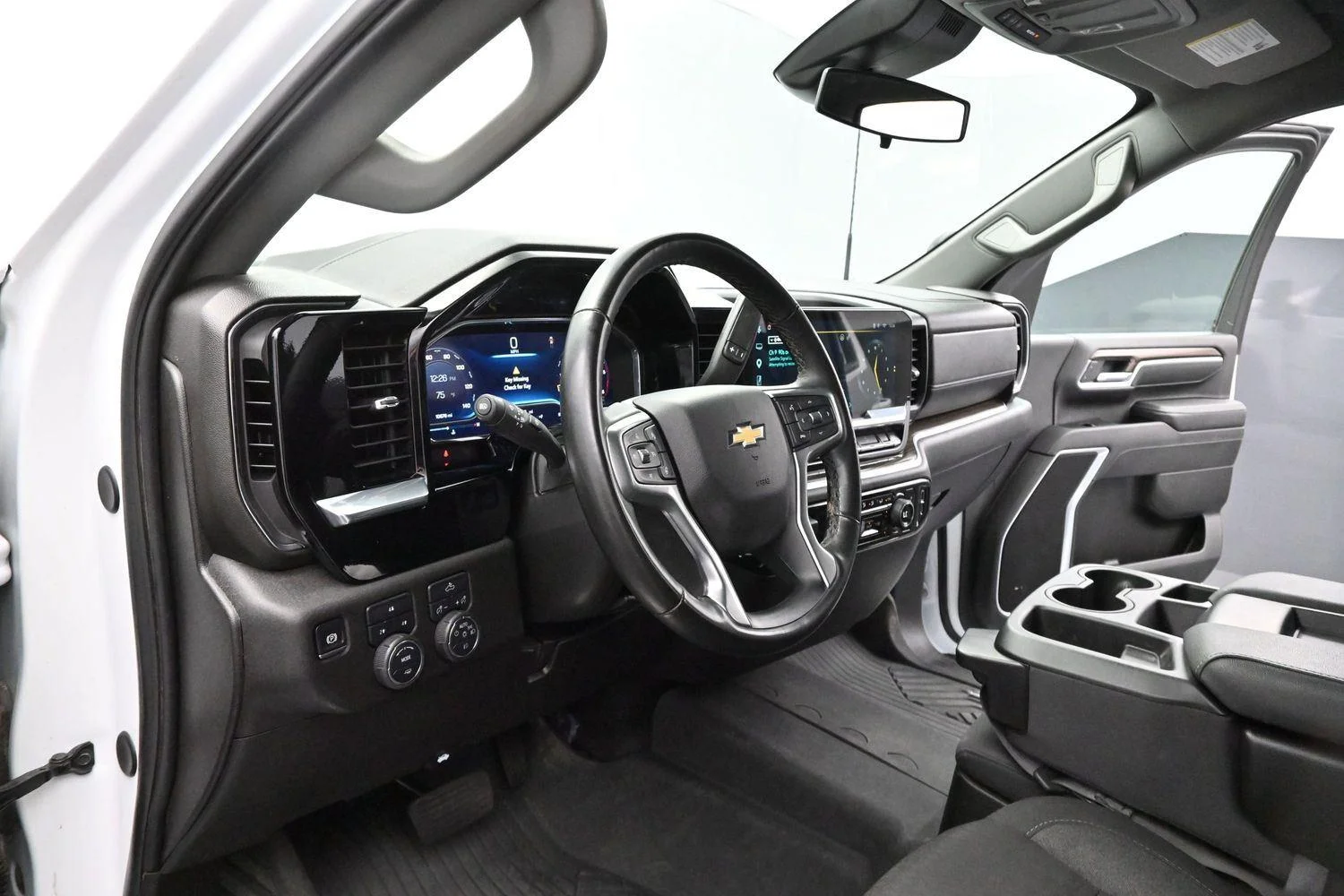 Used 2025 Summit White Chevrolet LT image 13