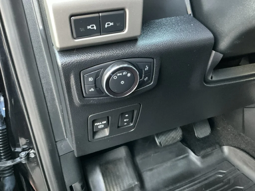 Used 2019 Black Ford Lariat image 32