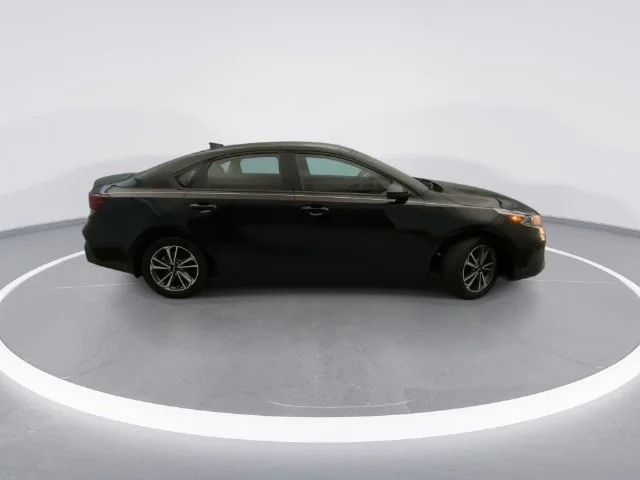 Used 2023 Black Kia LXS image 7