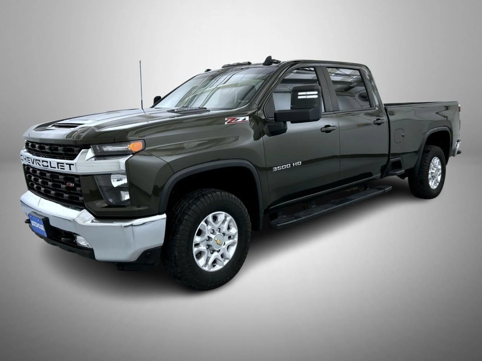 Used 2022 Green Chevrolet LT image 1