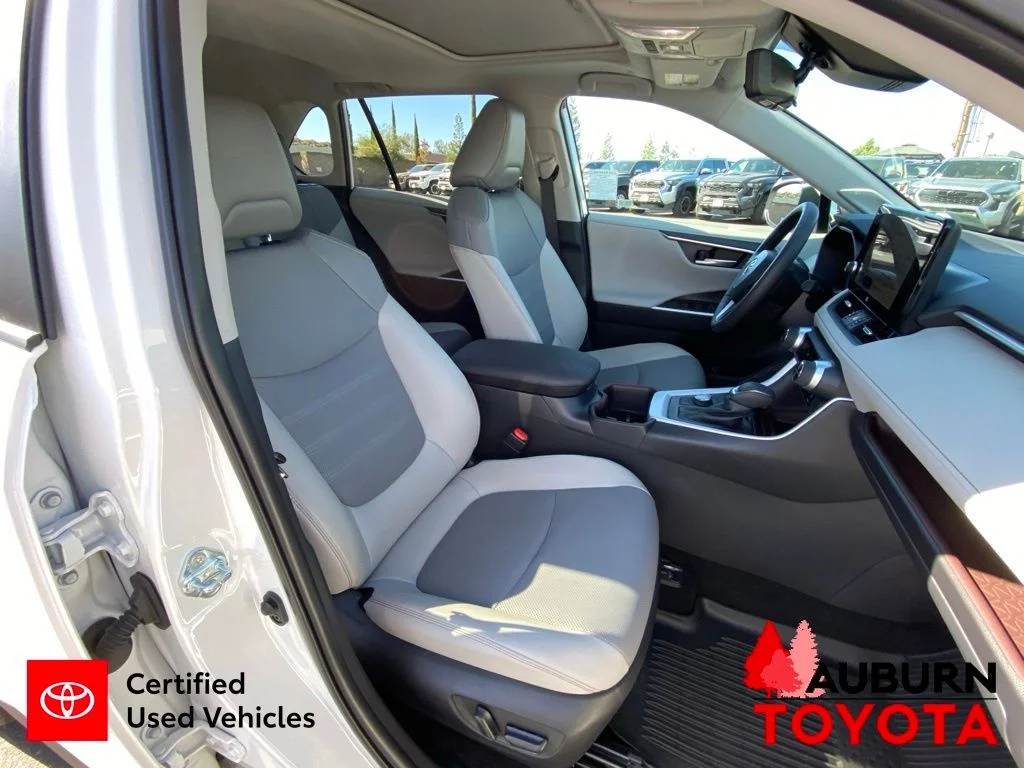 Certified Used 2025 Wind Chill Pearl Toyota Limited image 17