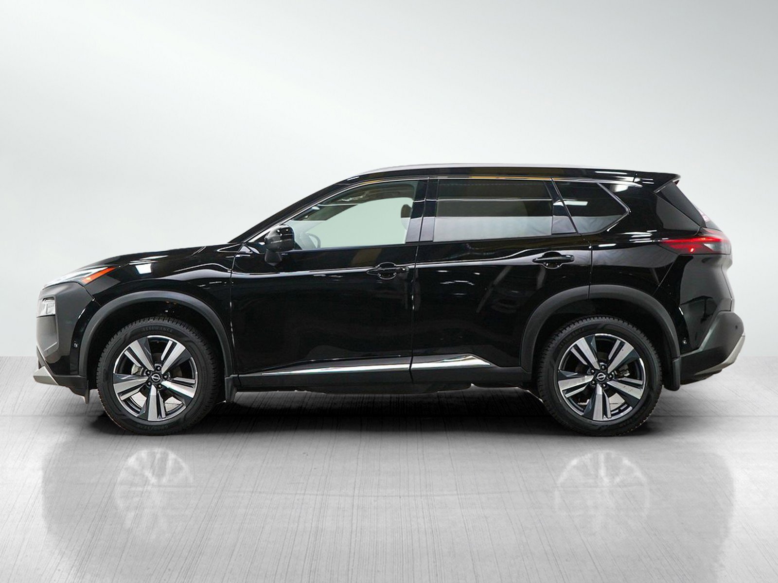 Used 2023 Nissan Rogue Platinum with VIN JN8BT3DD6PW323298 for sale in Minneapolis, Minnesota