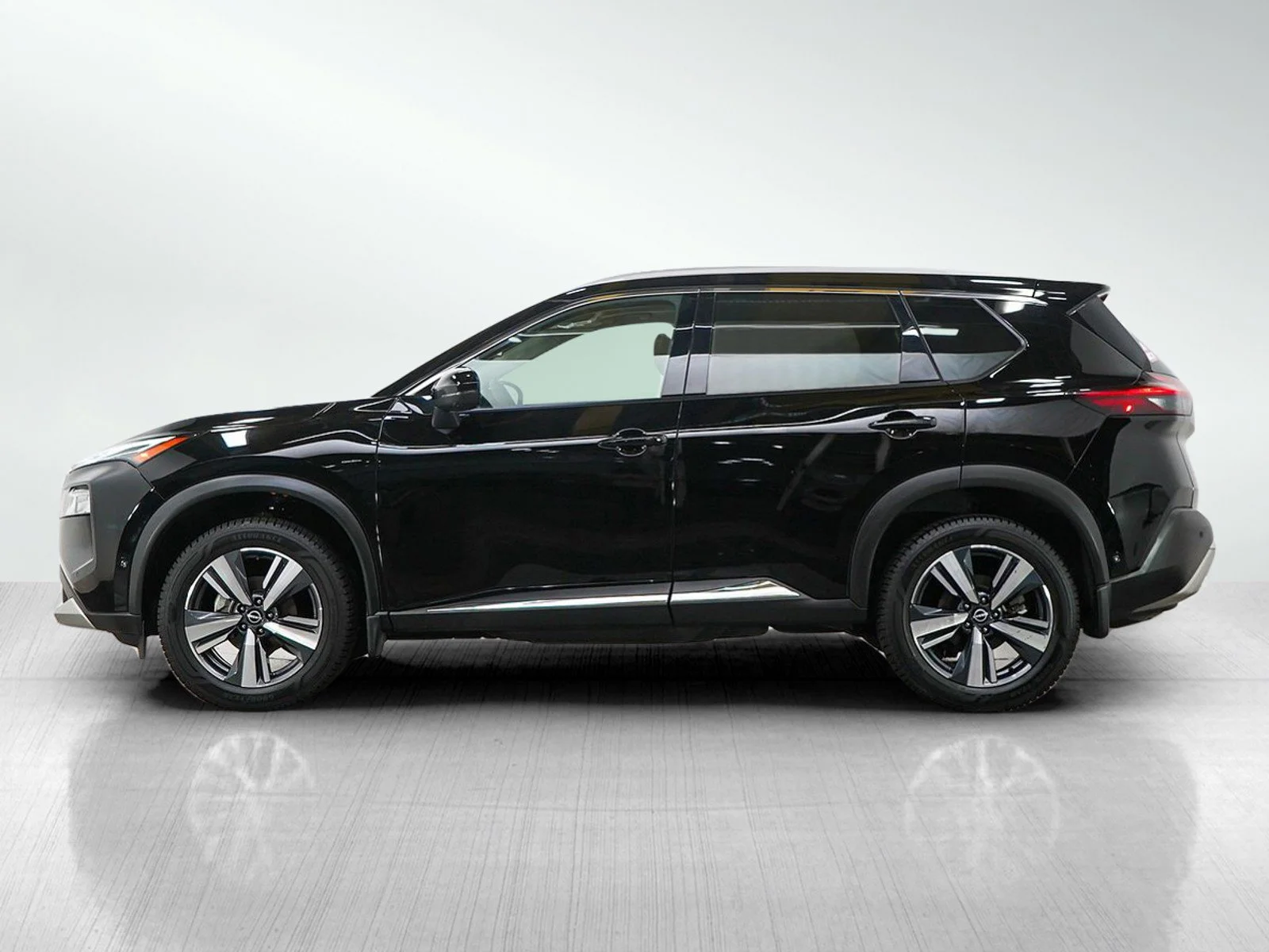 Used 2023 Nissan Rogue Platinum with VIN JN8BT3DD6PW323298 for sale in Minneapolis, Minnesota