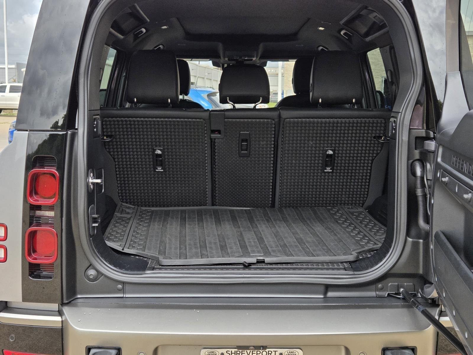 Used 2022 Eiger Grey Metallic Land Rover X-Dynamic SE image 13