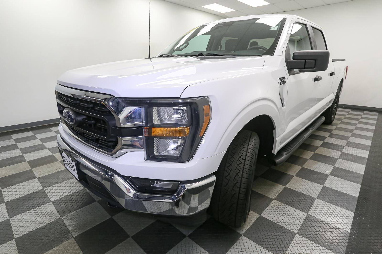 Used 2023 Oxford White FORD XL image 4