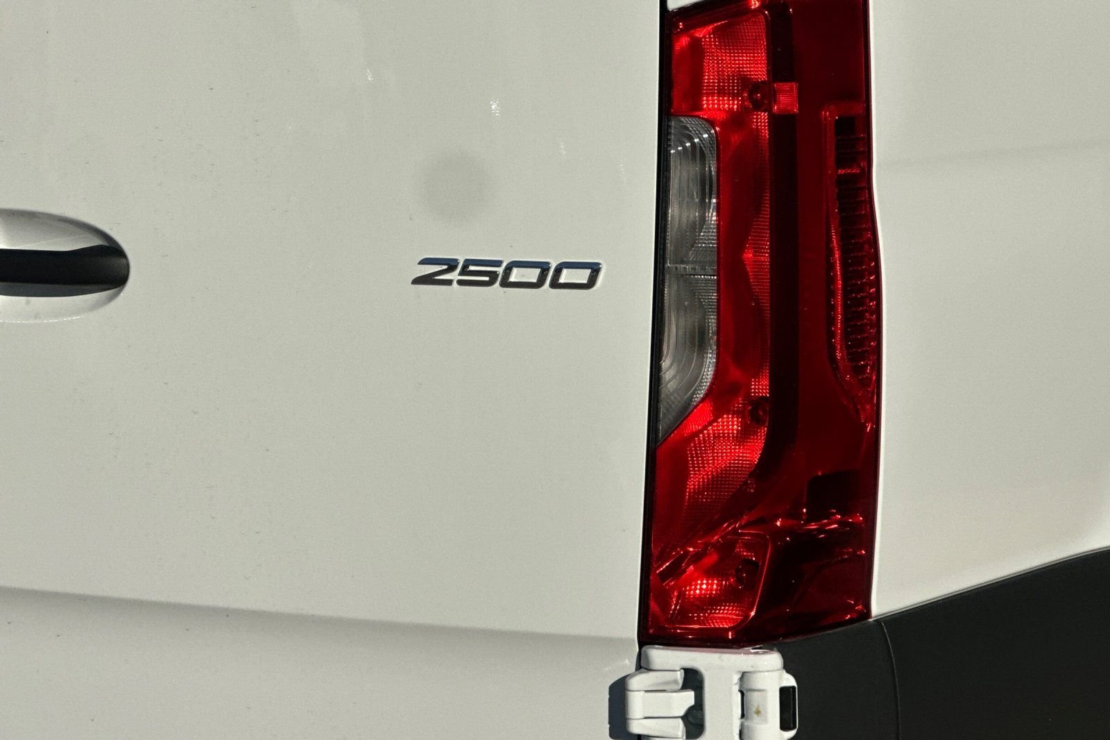 New 2026 Arctic+White Mercedes-Benz Cargo 144 WB image 12