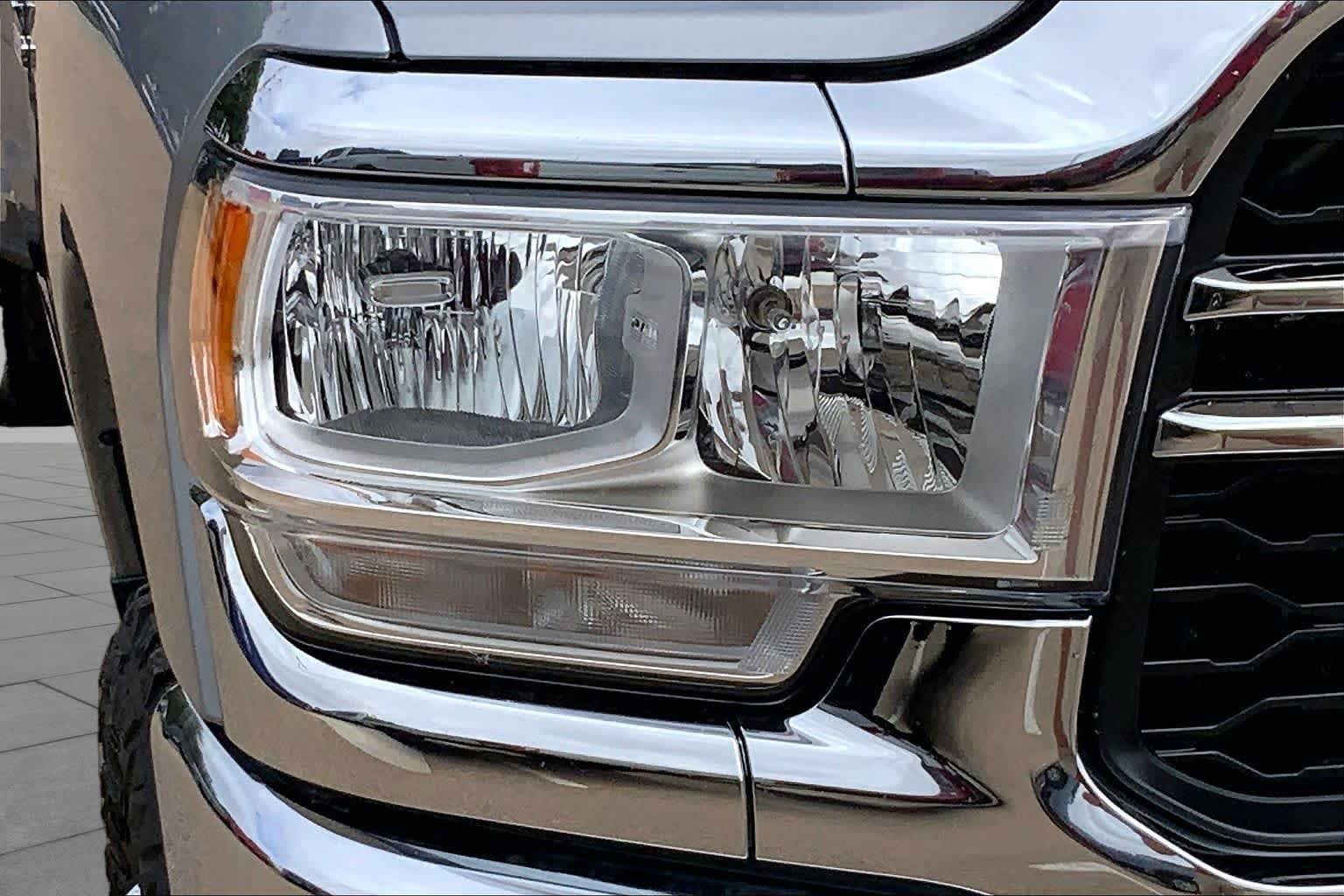 Used 2023 Billet Silver Metallic Clearcoat Ram Tradesman image 28
