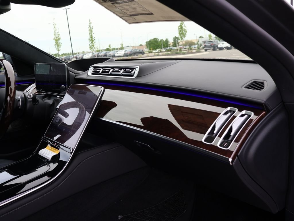New 2026 MANUFAKTUR Graphite Metallic Mercedes-Benz S 580 image 11